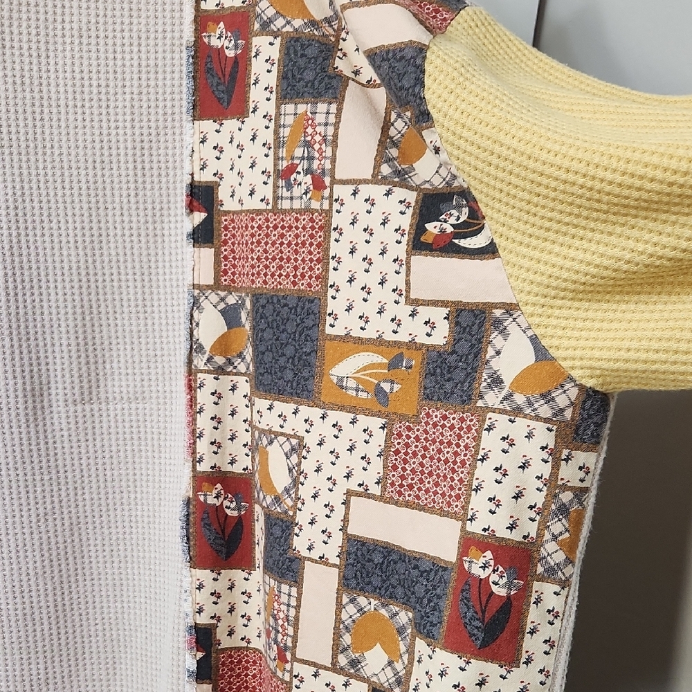 Easel Waffle Knit Top with Patchwork Sleeves - 3XL - image 5